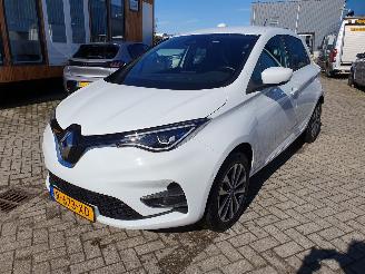 Renault Zoé INTENSE  51 KW met CCS lader  8000 km technisch probleem HUURBATTERY picture 2
