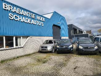 damaged passenger cars Toyota Rav-4 3X Rav-4 2.2 MET O.A  D-4d D-cat 4x4 130 Kw 1 e eigen 55000 km EXECUTIVE 2010/3