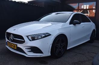 krockskadad bil auto Mercedes A-klasse 180 Business Solution AMG 136Pk *Navi/Clima/Camera/Stoelverwarming 2019/7