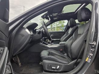 BMW 3-serie 330e X-DRIVE / M-SPORT / PANO / HEAD UPP picture 25