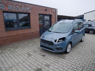 Schadeauto Ford Tourneo Courier TITANIUM 2019/3