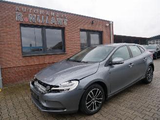 Schadeauto Volvo V-40 MOMENTUM LED 2019/6