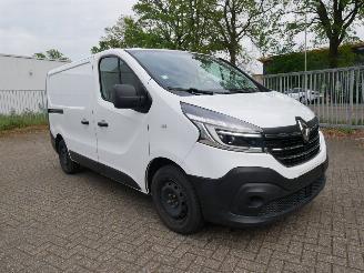skadebil bedrijf Renault Trafic L1H1 MOTORSCHADE 2019/10