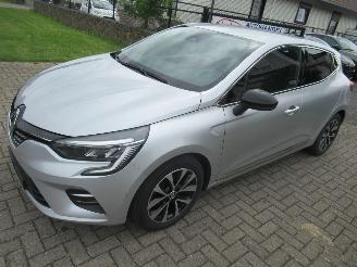 skadebil auto Renault Clio Tce 90 Techno  Climatronic HalfLeer Navi Camera AmbientLight 2023/1