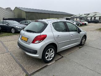 Peugeot 207 1.4 VTI Urban Move picture 3