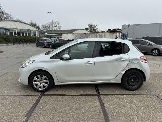 Peugeot 208 1.2 VTI Envy picture 18