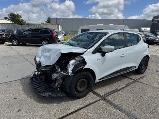 Voiture accidenté Renault Clio 1.5 DCI Eco Authentique 2016/1