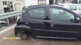 Citroën C1 onderdelen (kleur: EXZ) donorauto picture 4