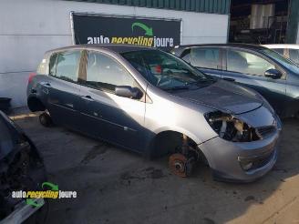 Vrakbiler auto Renault Clio Clio III (BR/CR), Hatchback, 2005 / 2014 1.2 16V 75 2006/2