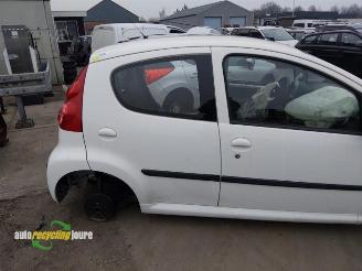 Peugeot 107 107, Hatchback, 2005 / 2014 1.0 12V picture 6