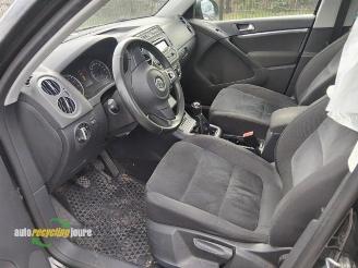 Volkswagen Tiguan onderdelen (kleur: LC9X) donorauto picture 8