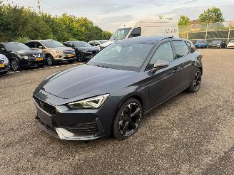 skadebil auto Cupra Leon Leon 150pk Pano Kuipstoelen sfeer verlichting 2024/1