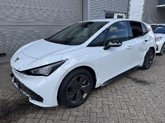 Voiture accidenté Cupra Born 58 KWh airbags ok koeler ok start en rijd 2022/5