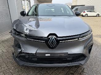 Renault Mégane E-Tech Evolution start en rijd picture 6