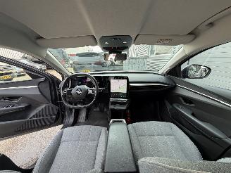 Renault Mégane E-Tech Evolution start en rijd picture 9