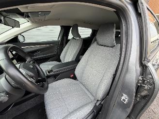 Renault Mégane E-Tech Evolution start en rijd picture 8