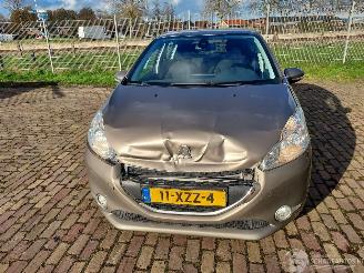 Peugeot 208 1.2 i  5 deurs euro 5 picture 5