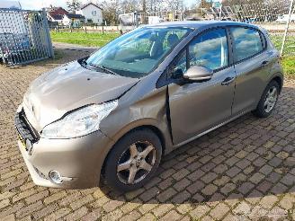  Peugeot 208 1.2 i  5 deurs euro 5 2012/9