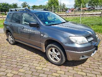 Schadeauto Mitsubishi Outlander 2.0 Benzine 2 wheel drive 2007/3