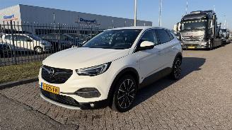 krockskadad bil auto Opel Grandland X 1.6 Plug-In Hybrid 2021/4