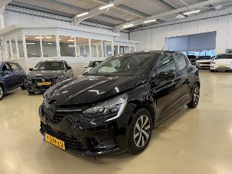 skadebil auto Renault Clio 1.6 E-Tech Hybrid 145 Equilibre 2022/10