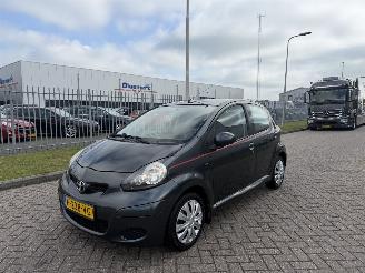 Damaged car Toyota Aygo 1.0 50Kw AIRCO 2011/1