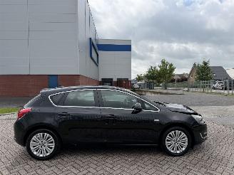 Vaurioauto  passenger cars Opel Astra 1.4 Edition 74Kw AIRCO 2013/6