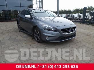 Coche siniestrado Volvo V-40 V40 (MV), Hatchback 5-drs, 2012 / 2019 2.0 D4 16V 2014/10