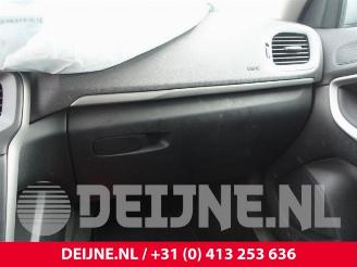 Volvo V-40 V40 (MV), Hatchback 5-drs, 2012 / 2019 1.6 D2 picture 32