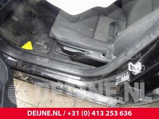 Volvo V-40 V40 (MV), Hatchback 5-drs, 2012 / 2019 2.0 D2 16V picture 21