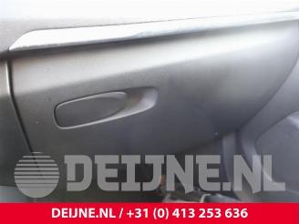 Volvo V-40 V40 (MV), Hatchback 5-drs, 2012 / 2019 1.5 T2 16V Geartronic picture 31