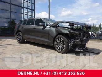 Salvage car Volvo V-60 V60 II (ZW), Combi, 2018 2.0 T8 16V Plug-in Hybrid AWD 2019/10