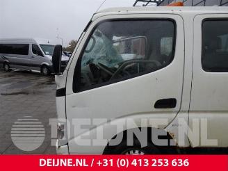 Toyota Dyna Dyna 100/150, Chassis-Cabine, 2001 2.5D4-D 90 16V picture 11