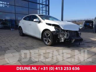 Vrakbiler auto Volvo V-40 V40 (MV), Hatchback 5-drs, 2012 / 2019 2.0 D2 16V 2015/11