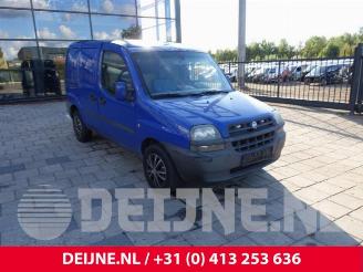 Coche siniestrado Fiat Doblo Doblo Cargo (223), Van, 2001 / 2010 1.6 16V 2005/2