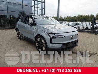 Vrakbiler auto Volvo EX30 EX30, SUV, 2023 Single Motor 2024/3