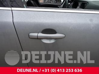 Volvo V-40 V40 (MV), Hatchback 5-drs, 2012 / 2019 1.5 T2 16V Geartronic picture 31