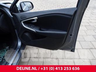 Volvo V-40 V40 (MV), Hatchback 5-drs, 2012 / 2019 1.5 T2 16V Geartronic picture 34