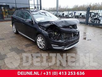 Coche siniestrado Volvo V-60 V60 I (FW/GW), Combi, 2010 / 2018 1.6 T3 16V 2014/3