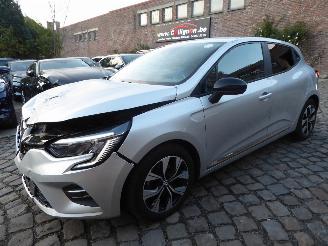 skadebil auto Renault Clio V Evolution 2023/3