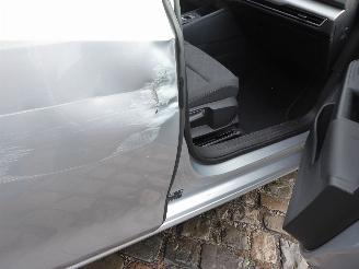 Volkswagen Golf Life picture 9