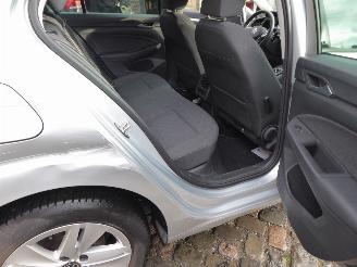 Volkswagen Golf Life picture 10