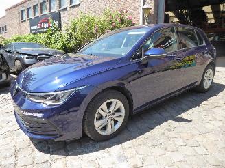 krockskadad bil auto Volkswagen Golf VIII Lim. Life eTSI 2024/7