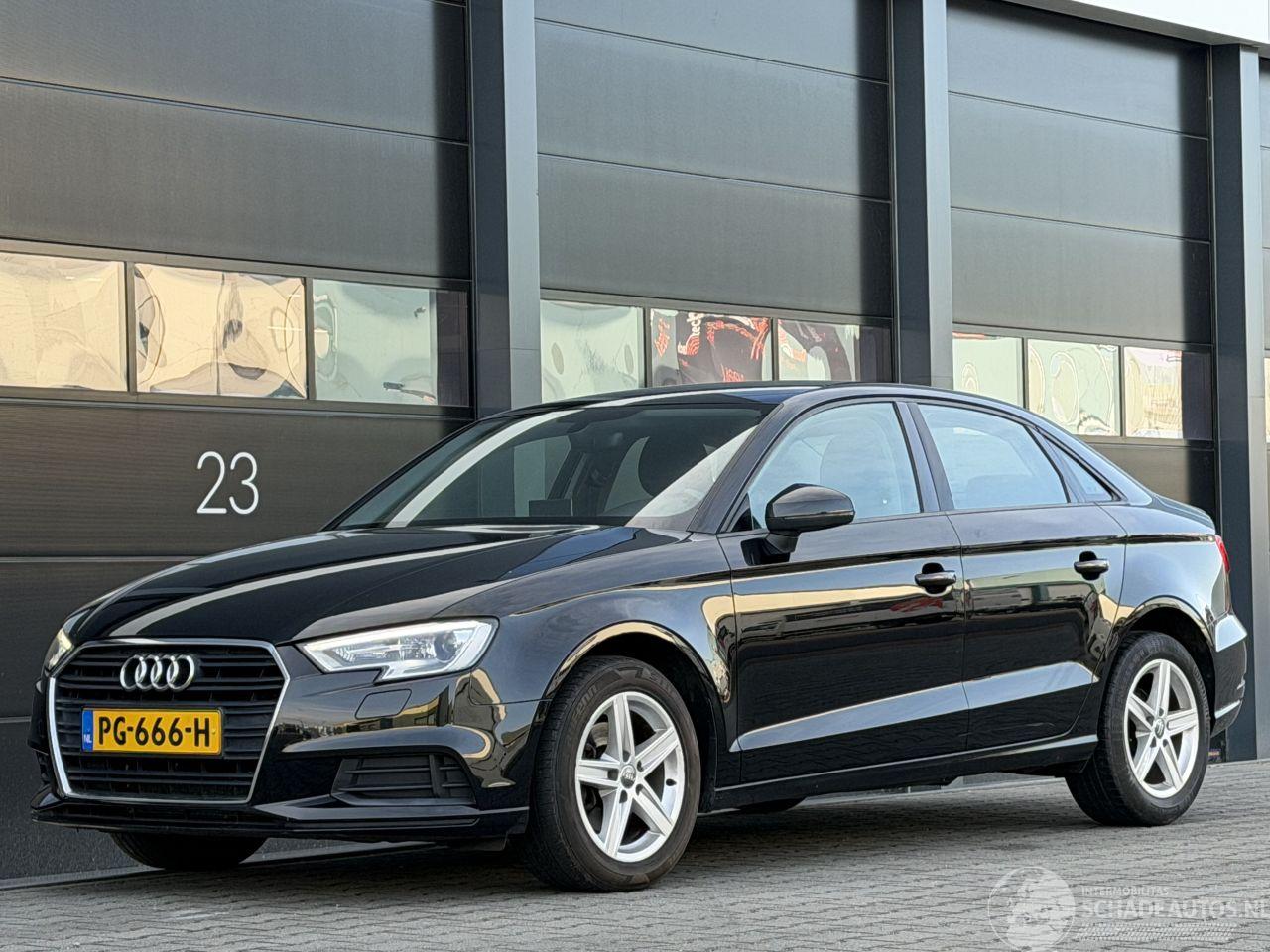 Audi A3 LIMOUSINE 1.6 TDI Navi Xenon EURO-6