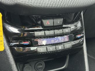 Peugeot 208 1.6 BlueHDi Executive Pano Camera Clima picture 12