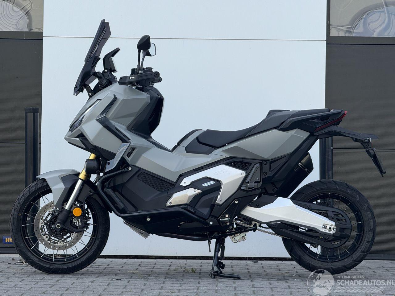 Honda  X‑ADV 750 Akrapovic Beugels Handvatverwarming