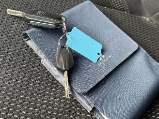 Peugeot 208 1.6 BlueHDi Allure JBL Clima Navi EURO-6 picture 14