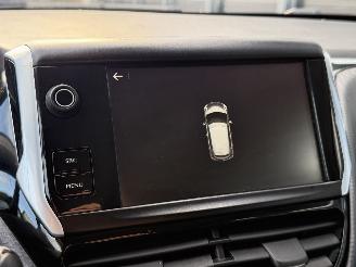 Peugeot 208 1.6 BlueHDi Allure JBL Clima Navi EURO-6 picture 11