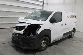 krockskadad bil auto Peugeot Expert  2022/10