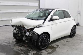 damaged passenger cars Fiat 500  2022/9